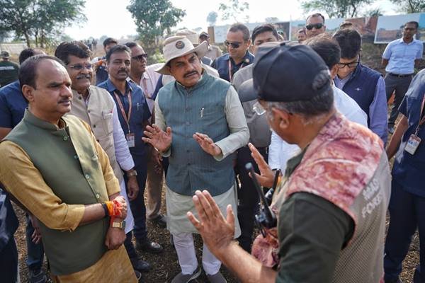 CM Dr. Yadav Reviews Second Phase of Blackbuck and Nilgai Rescue Campaign in Ranthambhawar from Helicopter