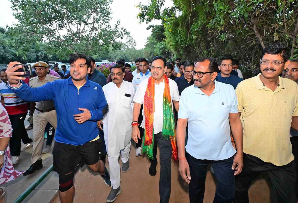 Rajasthan CM Bhajanlal Sharma Takes Morning Walk with Residents at Jaipur’s Central Park