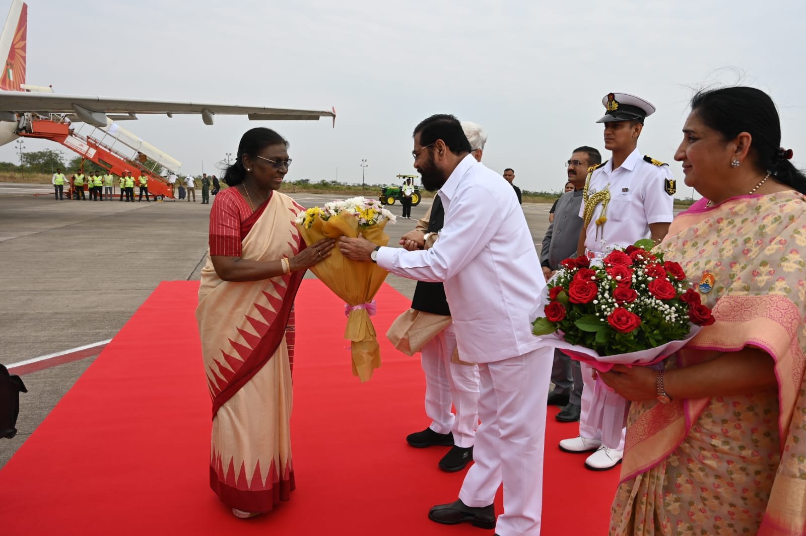 President Droupadi Murmu Arrives at Ozar Airport for Nashik Visit
