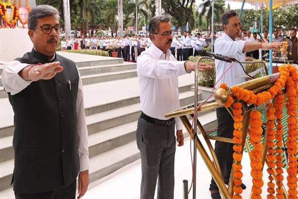 Chief Secretary Shri Barnwal Administers National Unity Day Pledge