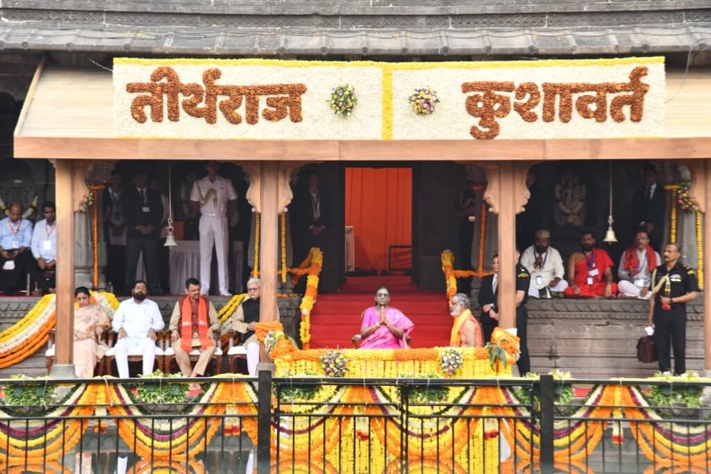 President Droupadi Murmu Performs Simhastha Flag Worship at Kushavart Tirtha